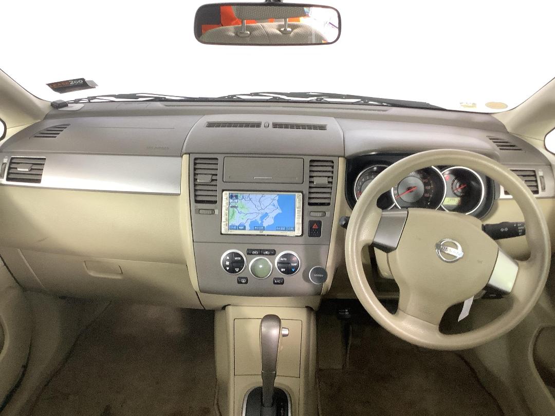 Photo '17' of Nissan Tiida