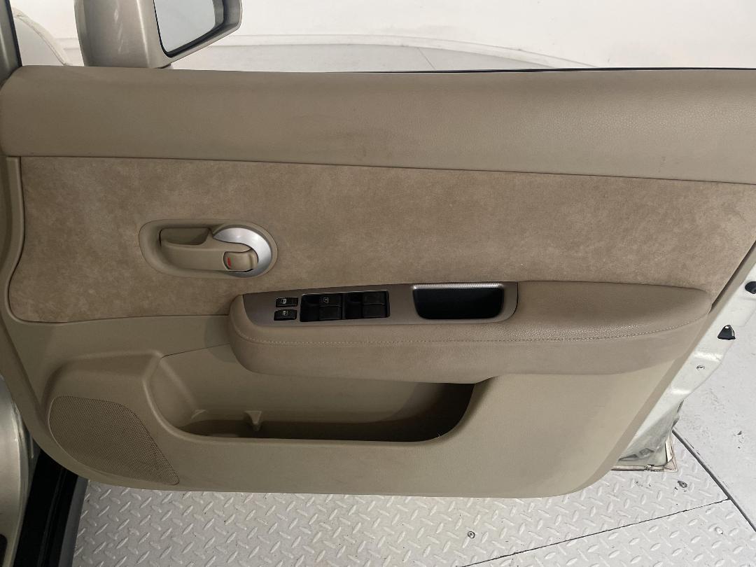 Photo '15' of Nissan Tiida Photo '15' of Nissan Tiida