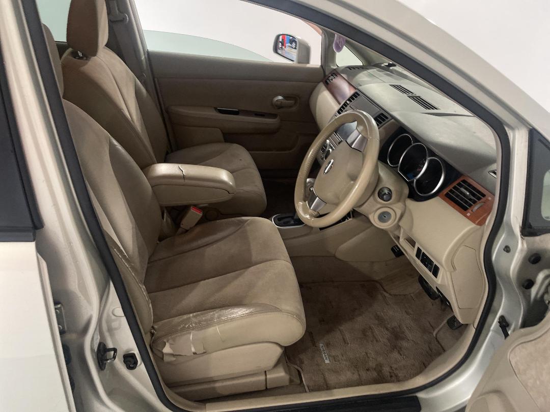 Photo '16' of Nissan Tiida Photo '16' of Nissan Tiida