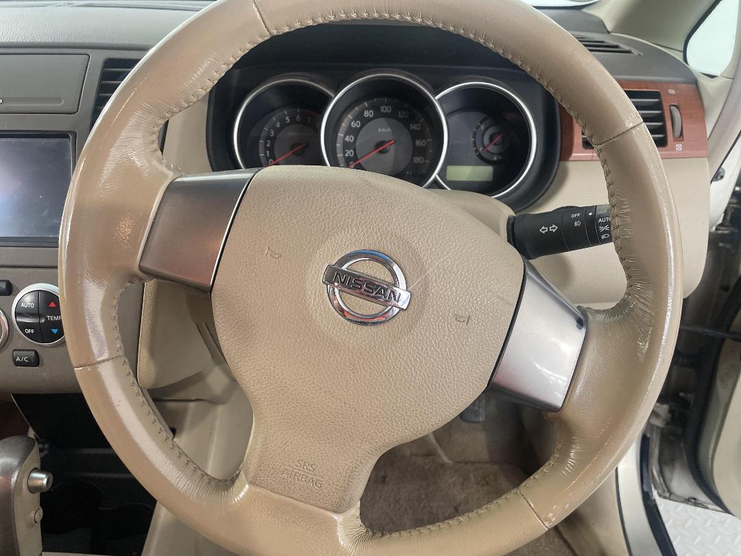 Photo '26' of Nissan Tiida Photo '26' of Nissan Tiida