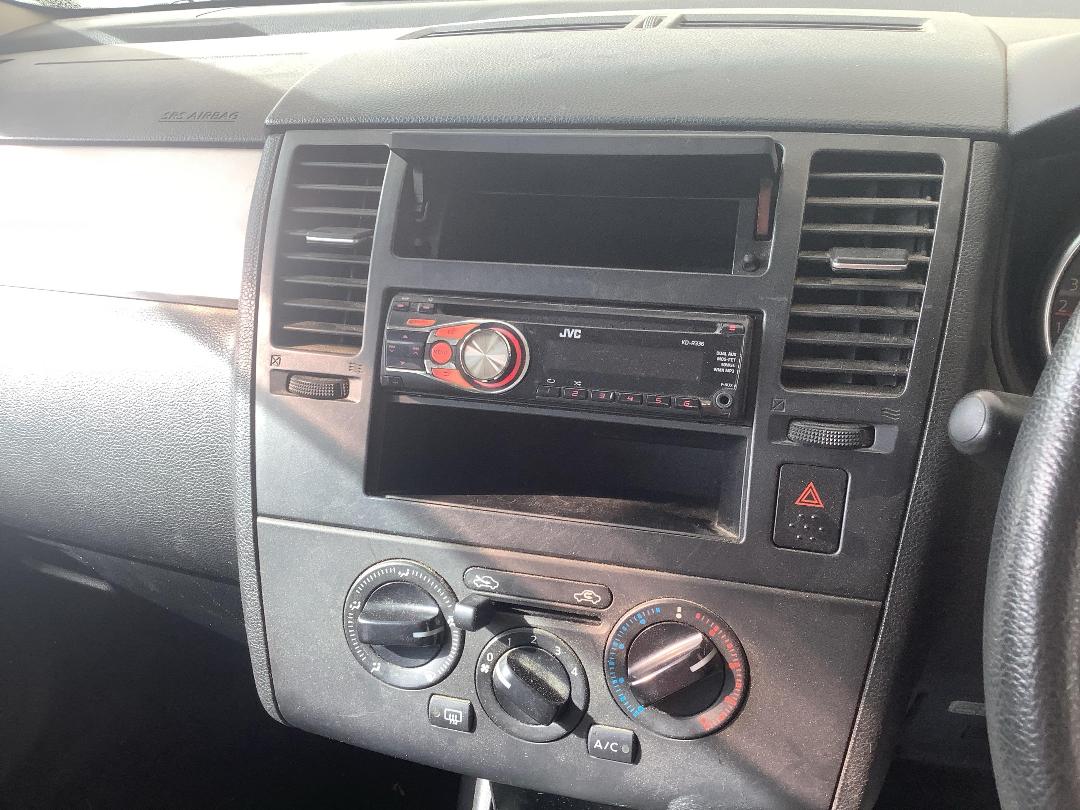 Photo '15' of Nissan Tiida Latio Photo '15' of Nissan Tiida Latio