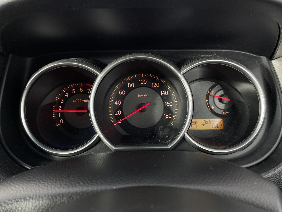 Photo '21' of Nissan Tiida