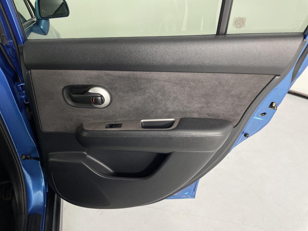 Photo '19' of Nissan Tiida