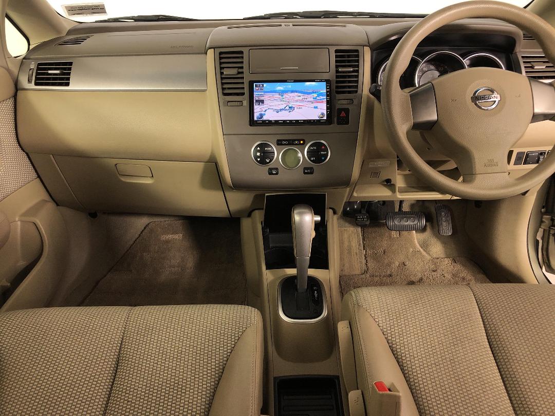 Photo '17' of Nissan Tiida