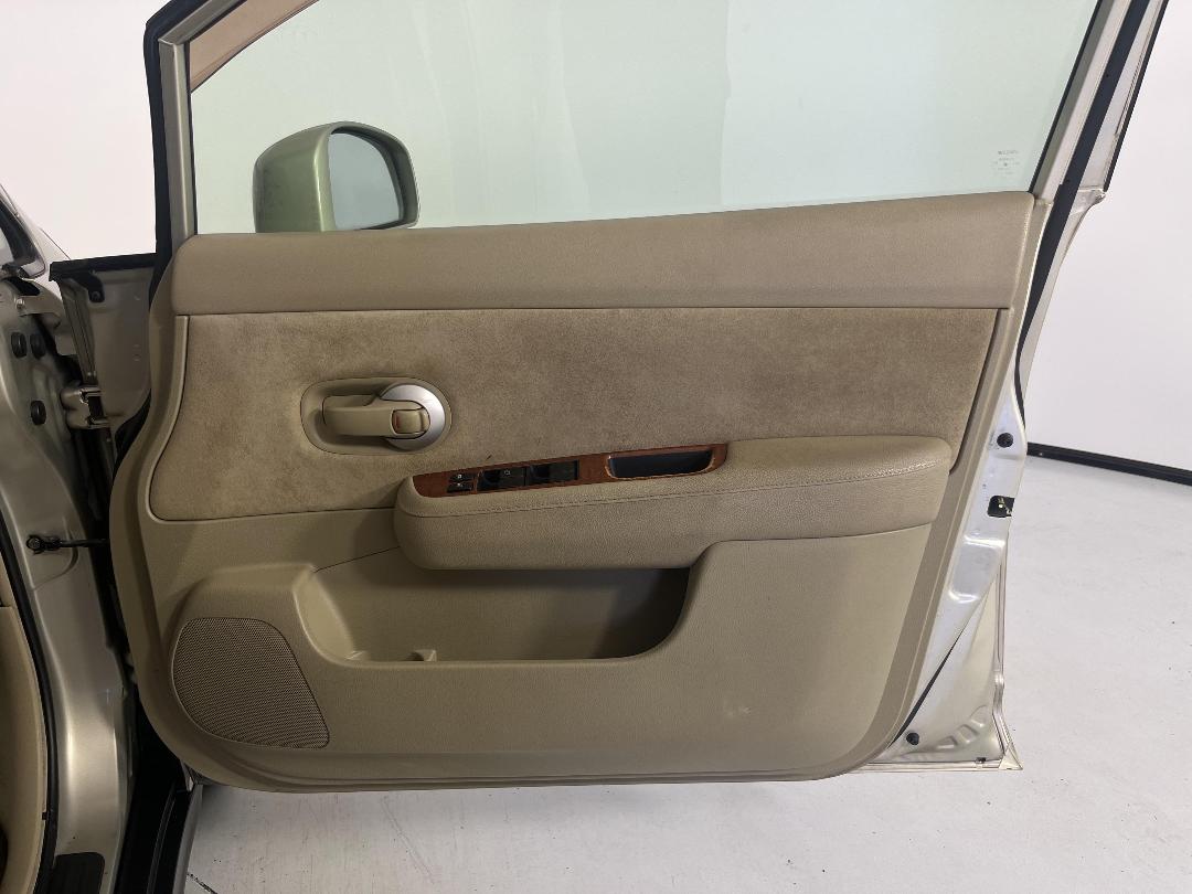 Photo '15' of Nissan Tiida