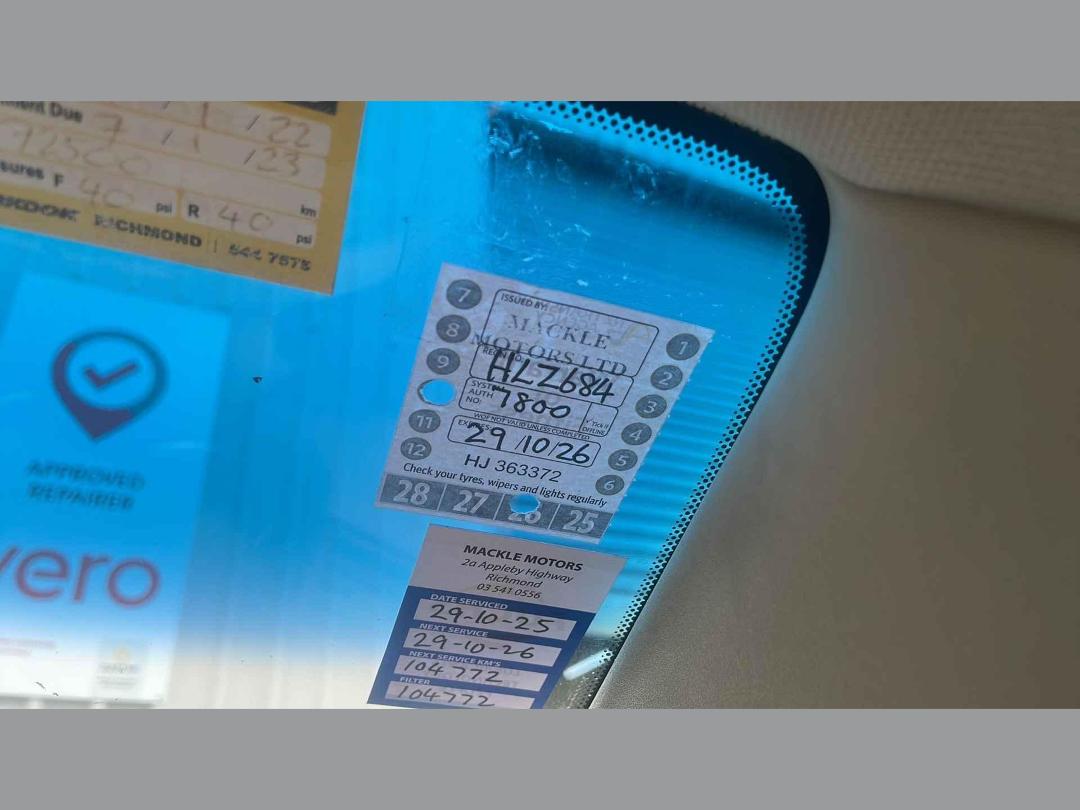 Photo '14' of Nissan Tiida Latio Photo '14' of Nissan Tiida Latio