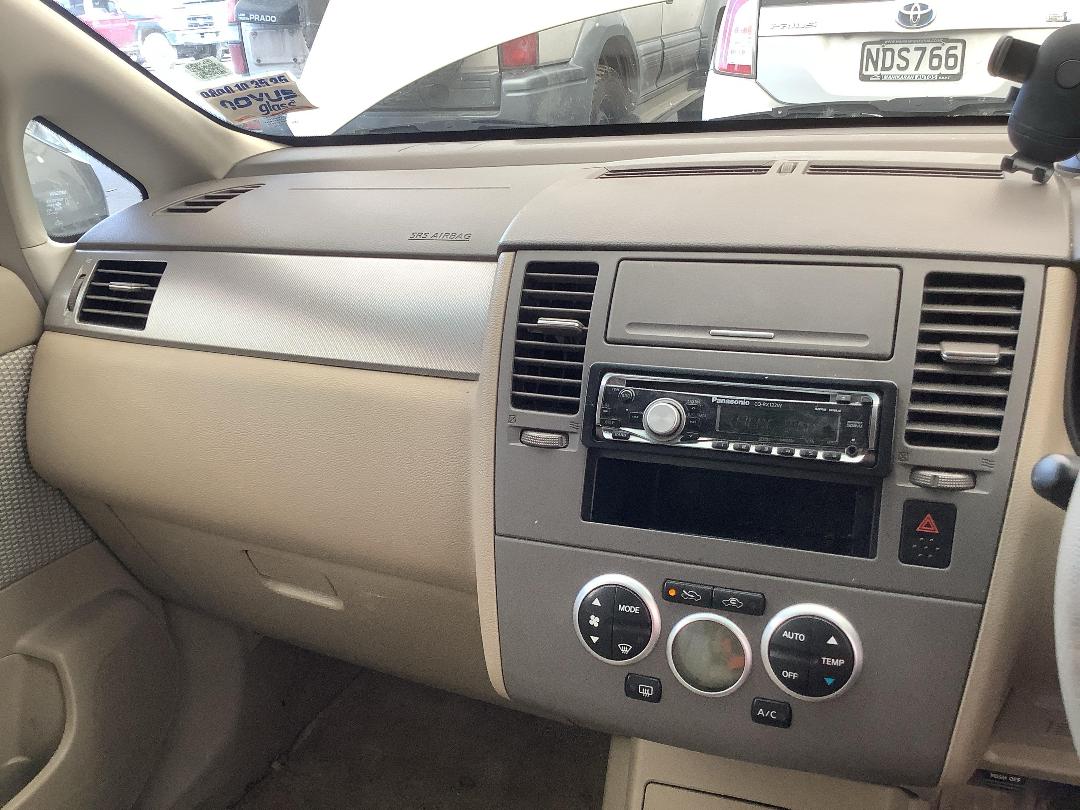 Photo '16' of Nissan Tiida Photo '16' of Nissan Tiida