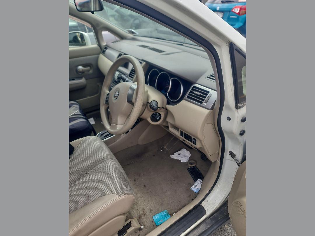 Photo '10' of Nissan Tiida