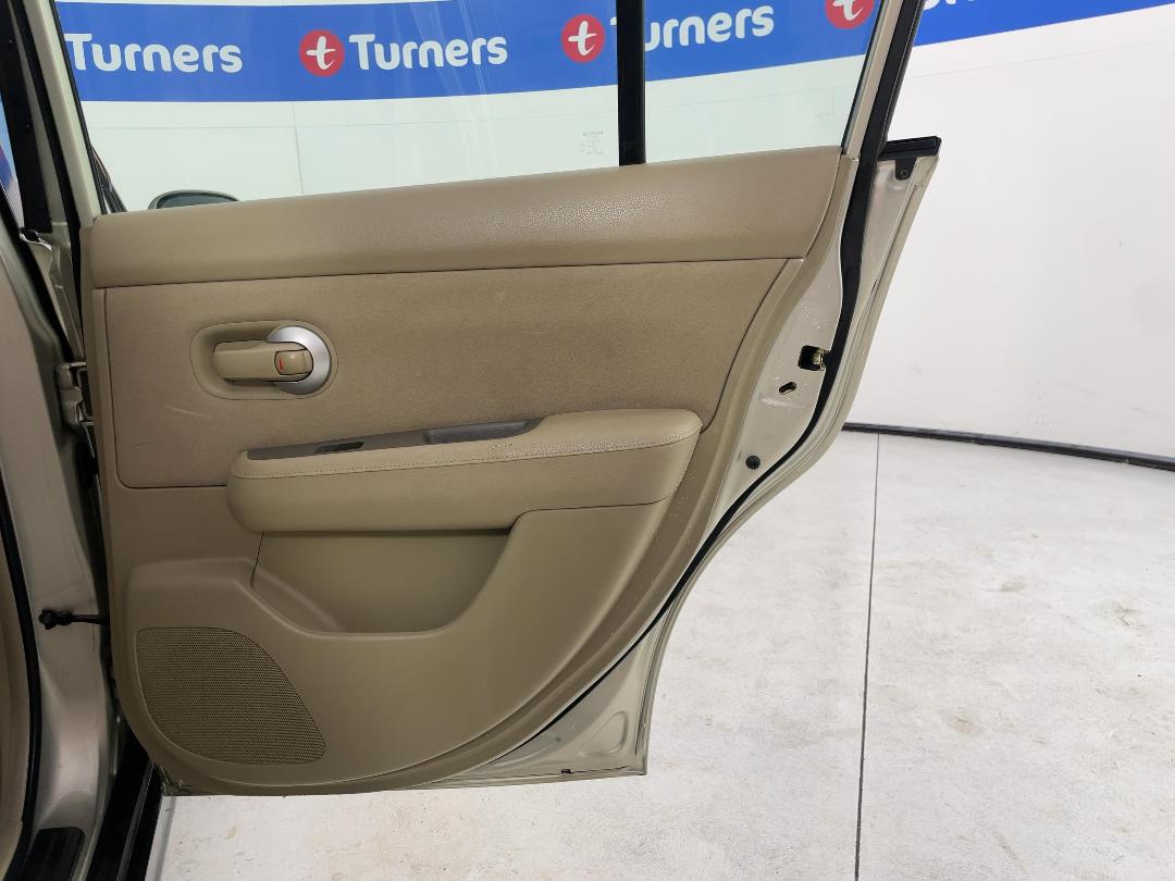 Photo '19' of Nissan Tiida Photo '19' of Nissan Tiida