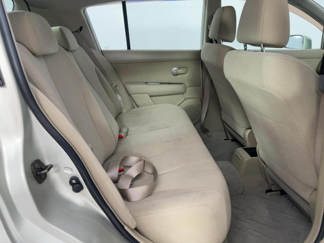 Photo '20' of Nissan Tiida Photo '20' of Nissan Tiida