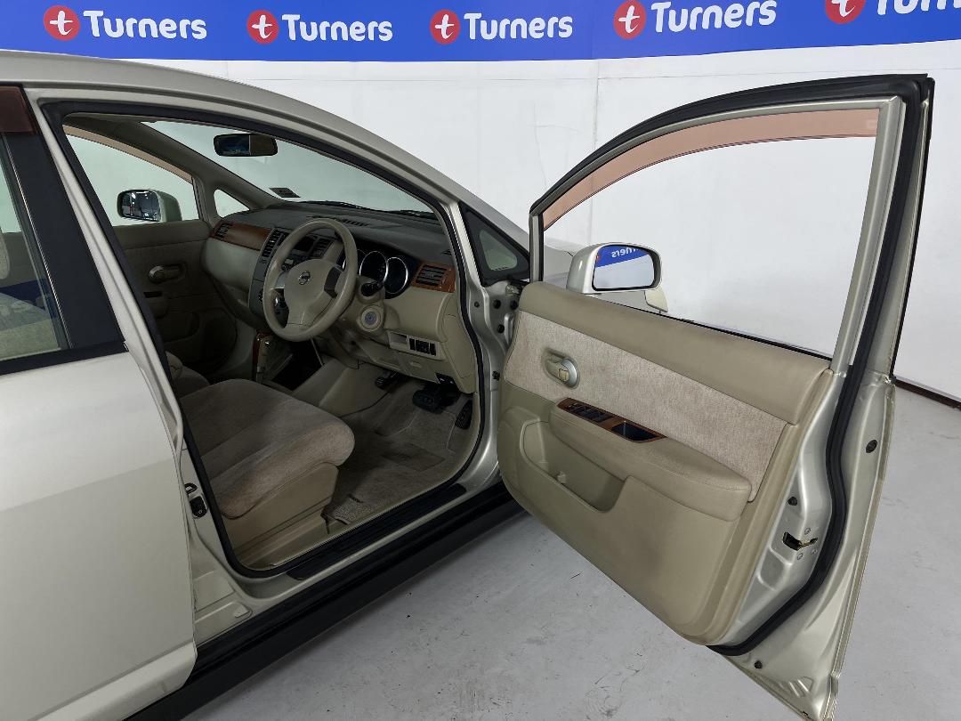 Photo '15' of Nissan Tiida