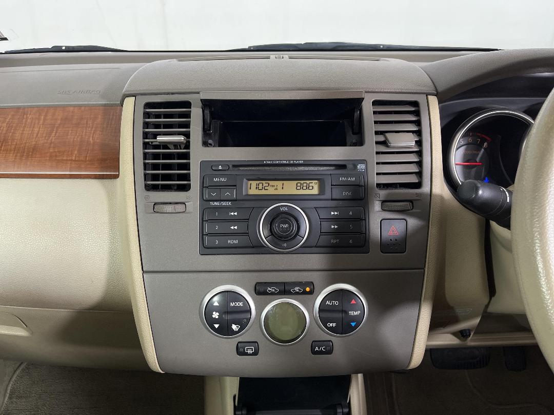 Photo '18' of Nissan Tiida