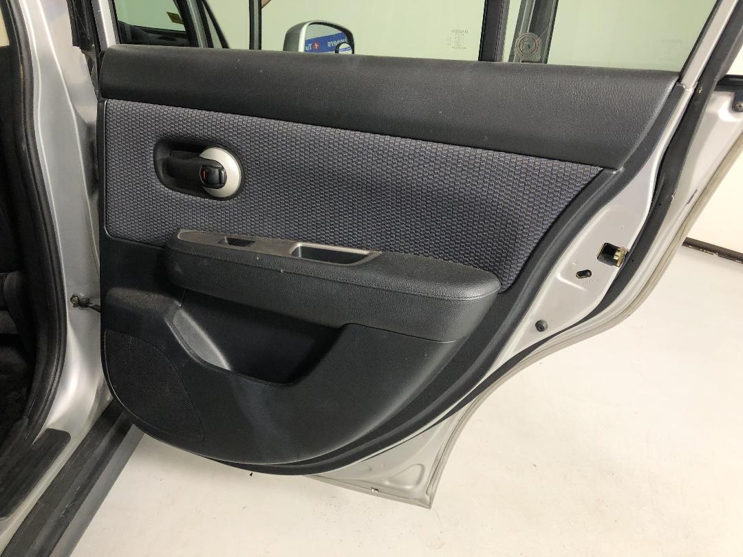 Photo '19' of Nissan Tiida