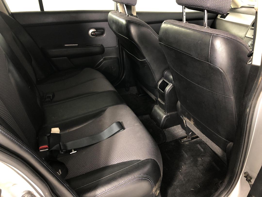 Photo '20' of Nissan Tiida