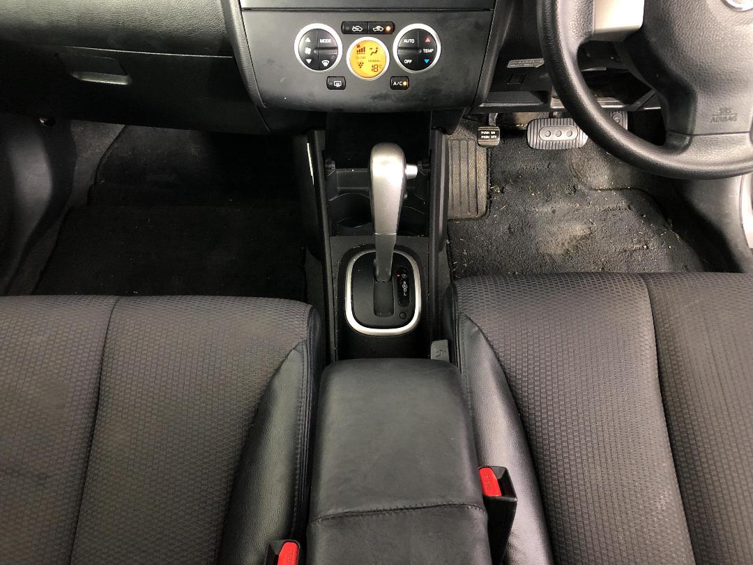 Photo '18' of Nissan Tiida