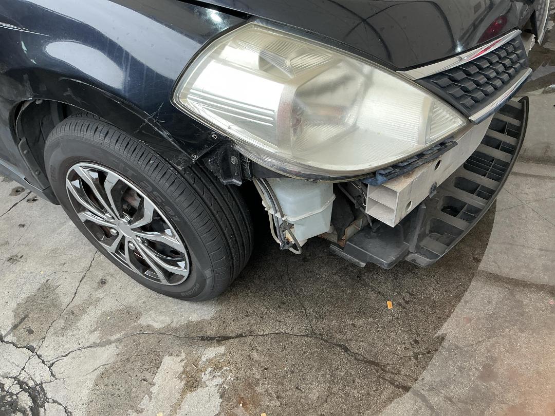 Photo '18' of Nissan Tiida