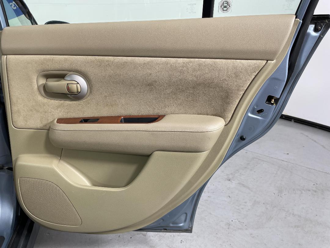 Photo '19' of Nissan Tiida