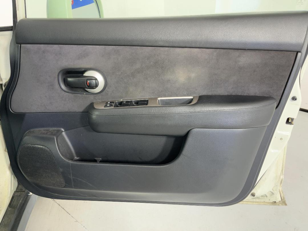 Photo '15' of Nissan Tiida Photo '15' of Nissan Tiida