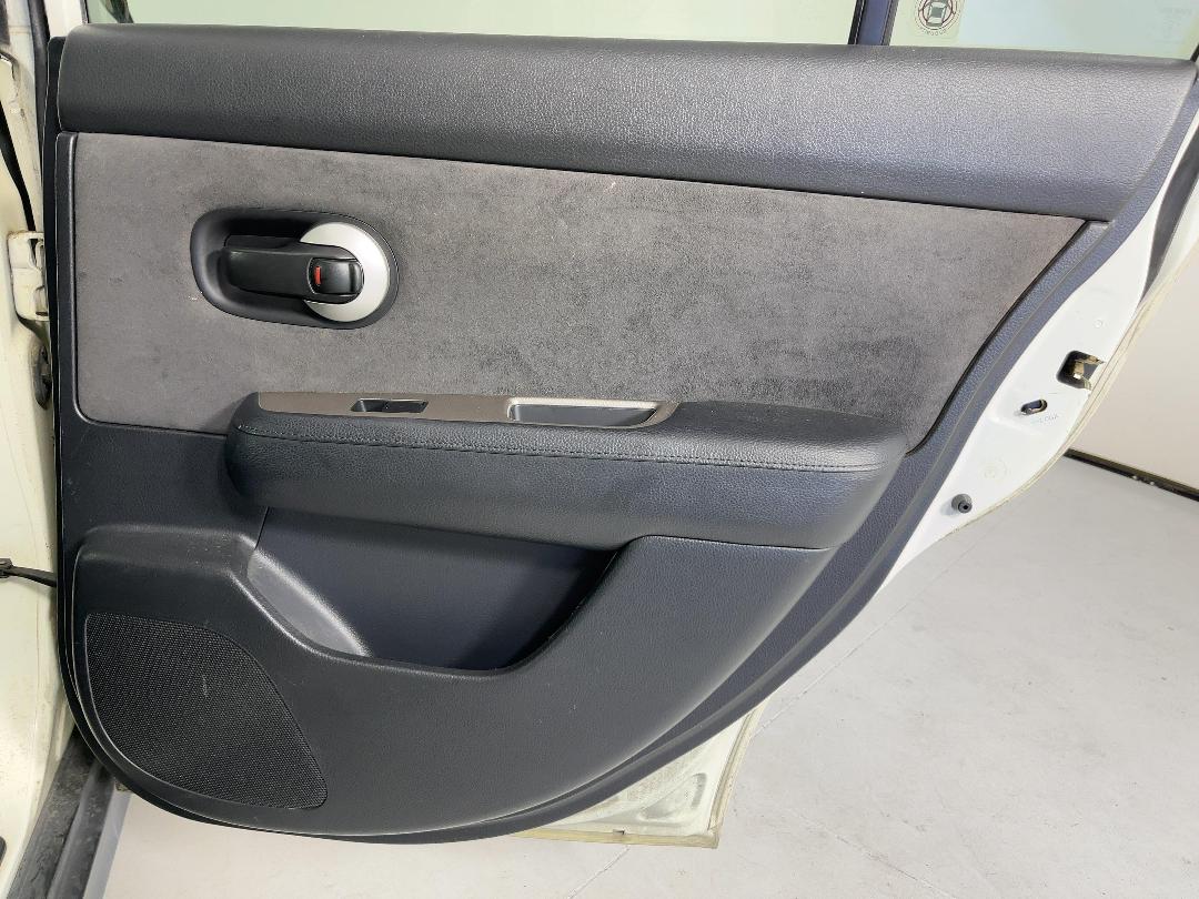 Photo '19' of Nissan Tiida Photo '19' of Nissan Tiida