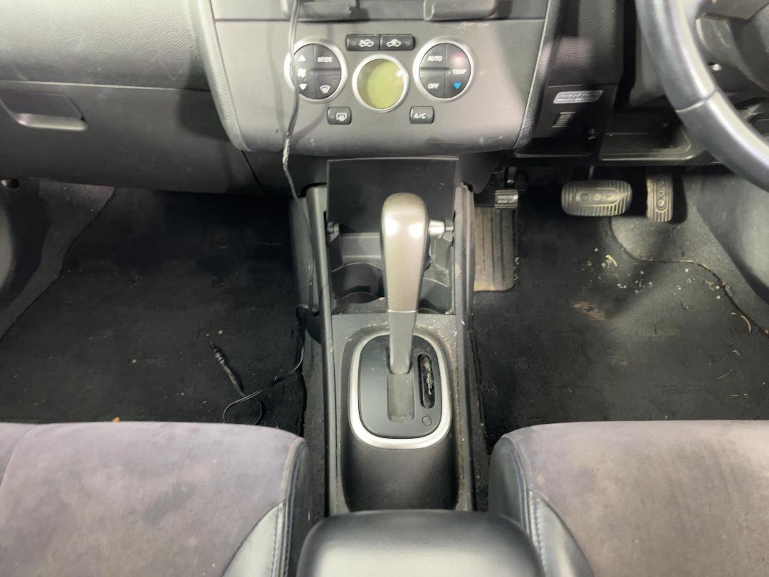 Photo '18' of Nissan Tiida Photo '18' of Nissan Tiida