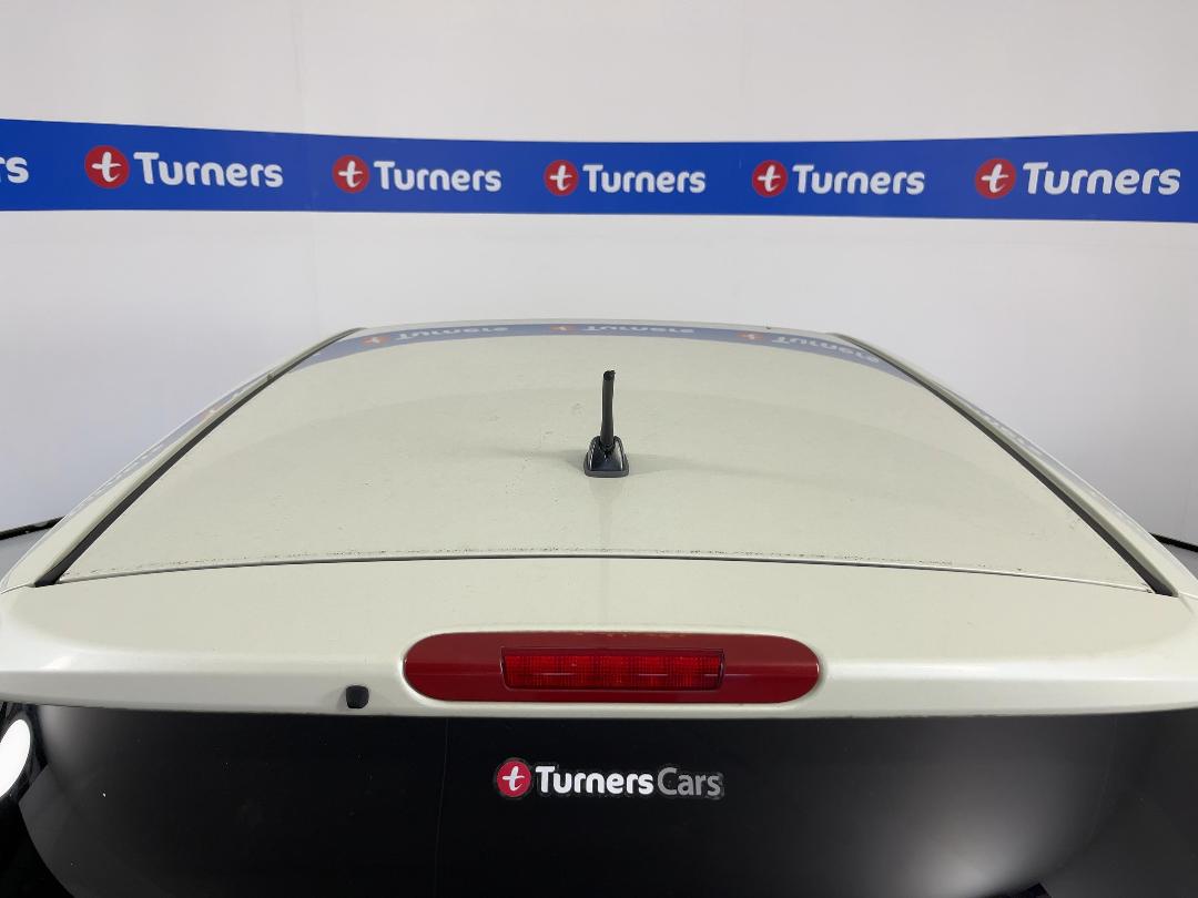 Photo '26' of Nissan Tiida Photo '26' of Nissan Tiida