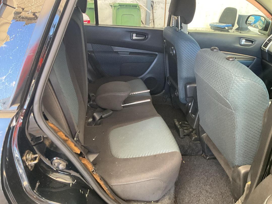 Photo '7' of Nissan Wingroad Photo '7' of Nissan Wingroad