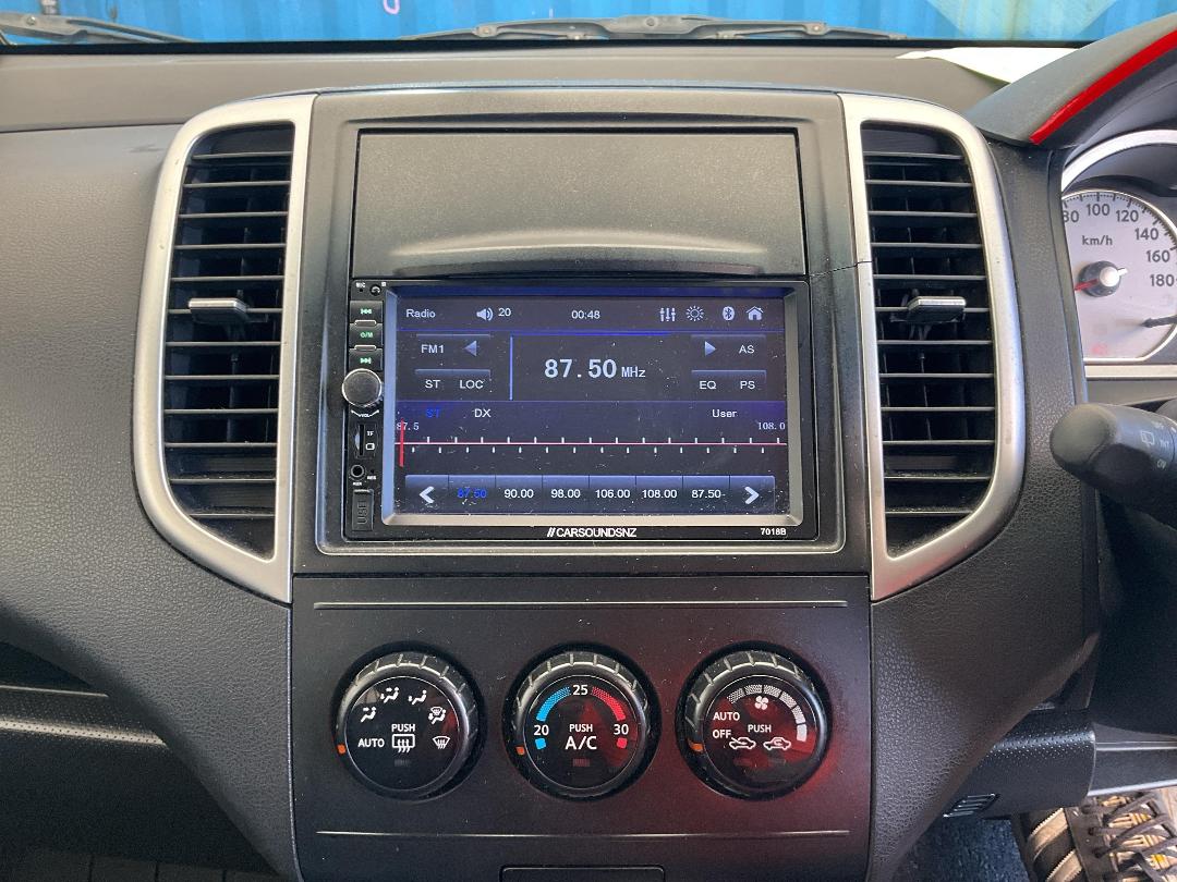 Photo '11' of Nissan Wingroad Photo '11' of Nissan Wingroad