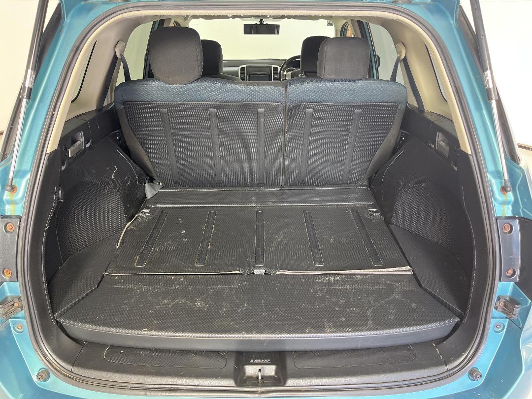 Photo '14' of Nissan Wingroad Photo '14' of Nissan Wingroad