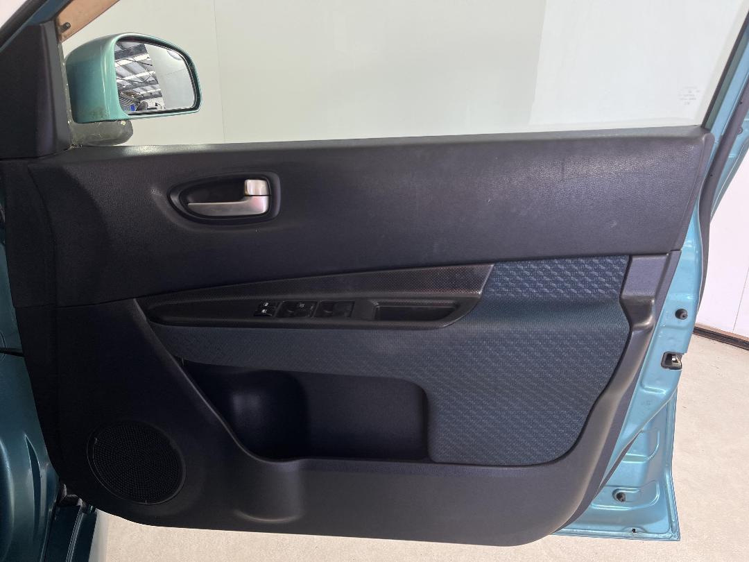 Photo '15' of Nissan Wingroad Photo '15' of Nissan Wingroad