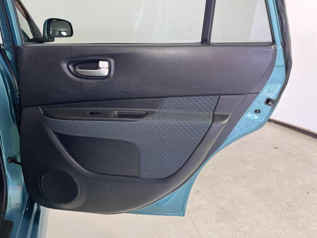 Photo '19' of Nissan Wingroad Photo '19' of Nissan Wingroad