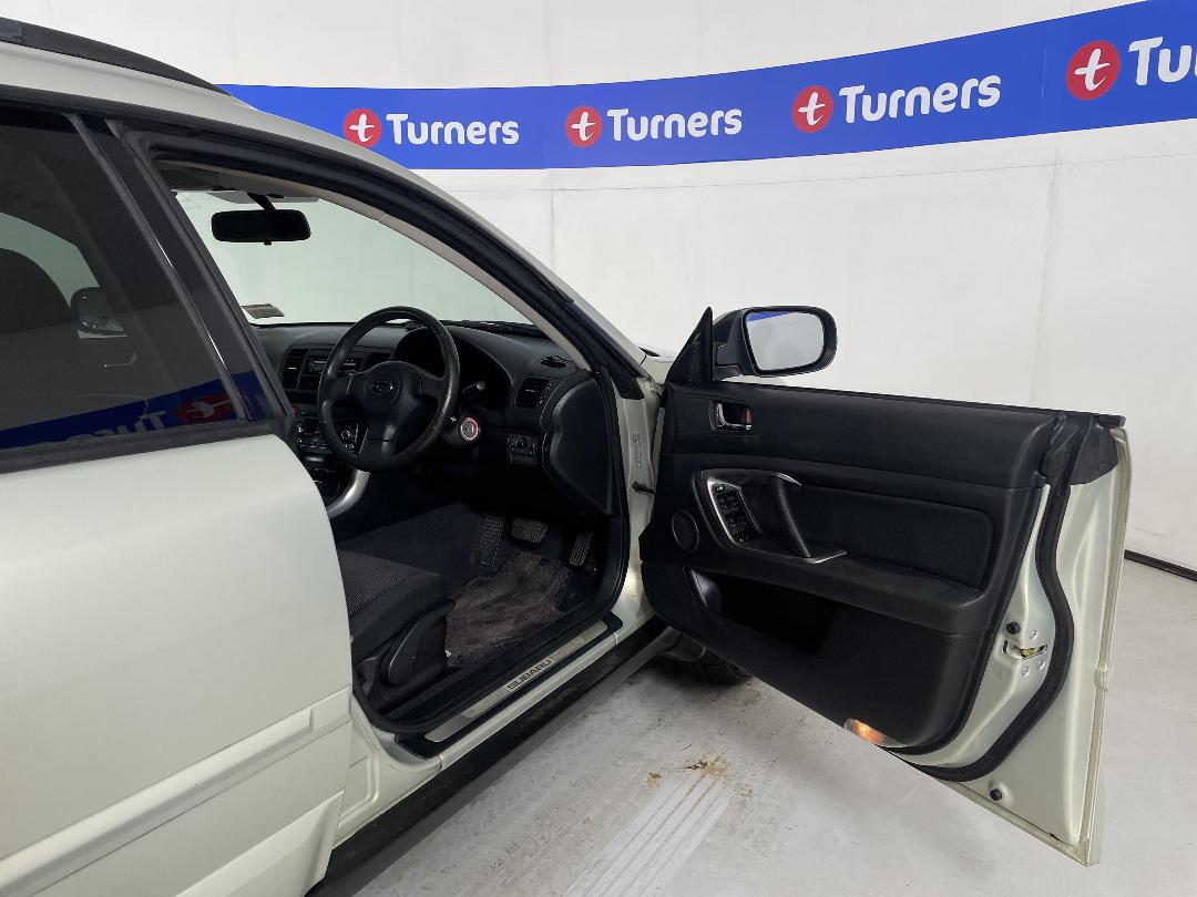 Photo '15' of Subaru Legacy Photo '15' of Subaru Legacy