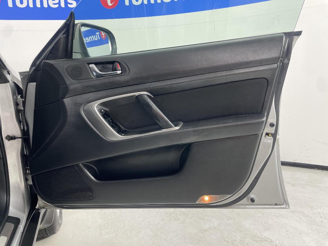 Photo '15' of Subaru Legacy Photo '15' of Subaru Legacy