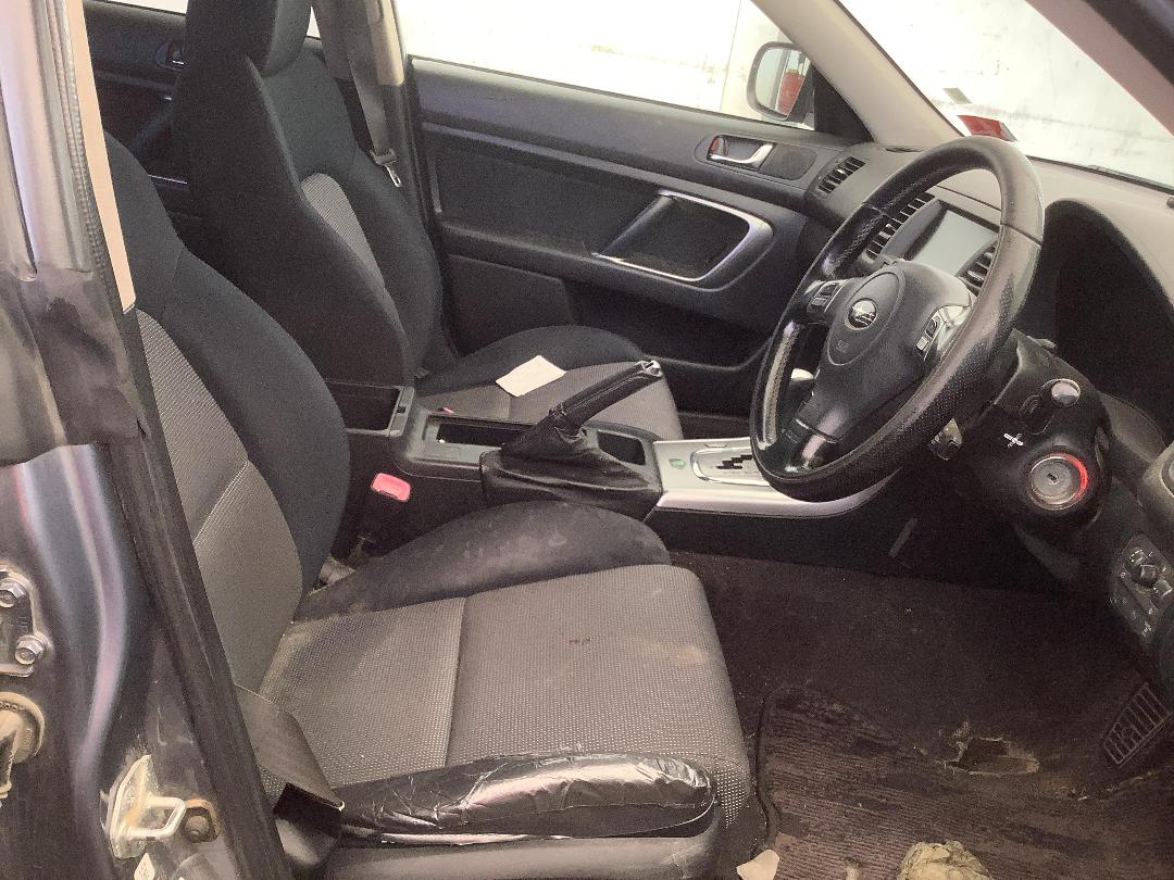 Photo '8' of Subaru Legacy