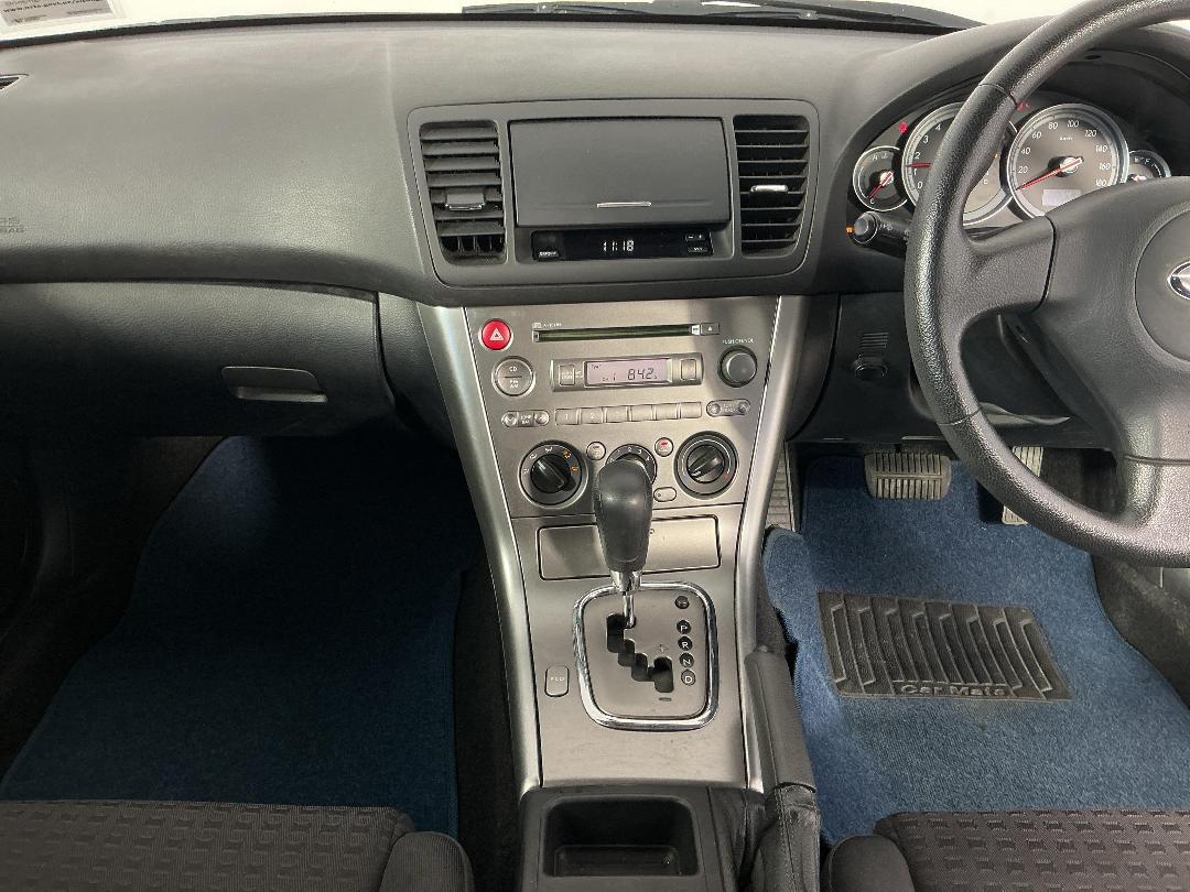 Photo '18' of Subaru Legacy