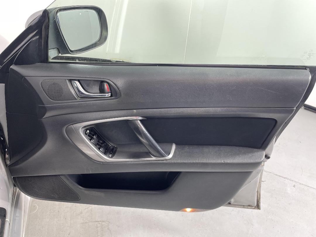 Photo '15' of Subaru Legacy Photo '15' of Subaru Legacy