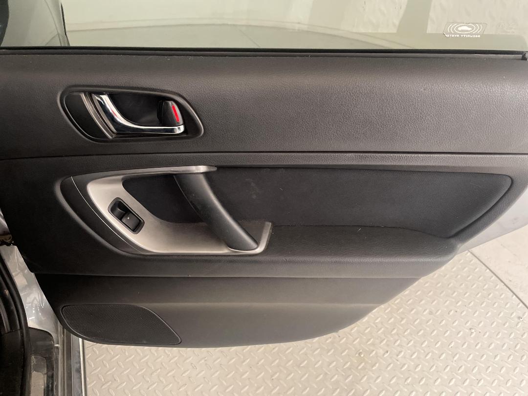 Photo '17' of Subaru Legacy Photo '17' of Subaru Legacy