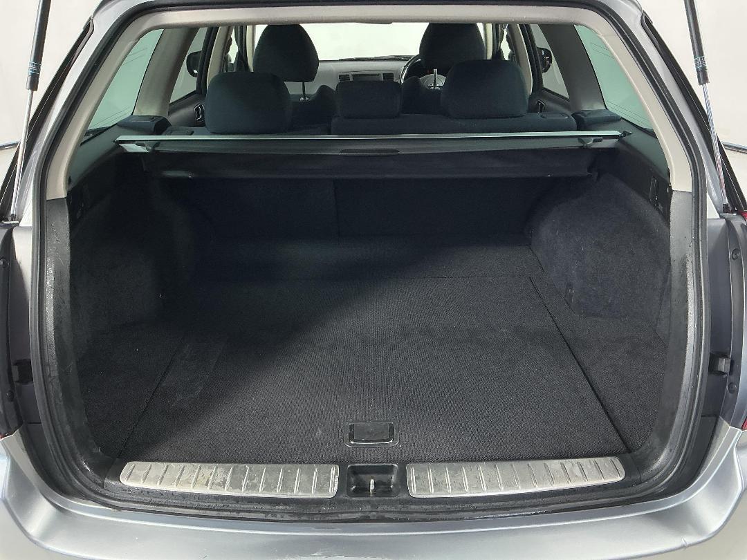 Photo '14' of Subaru Legacy