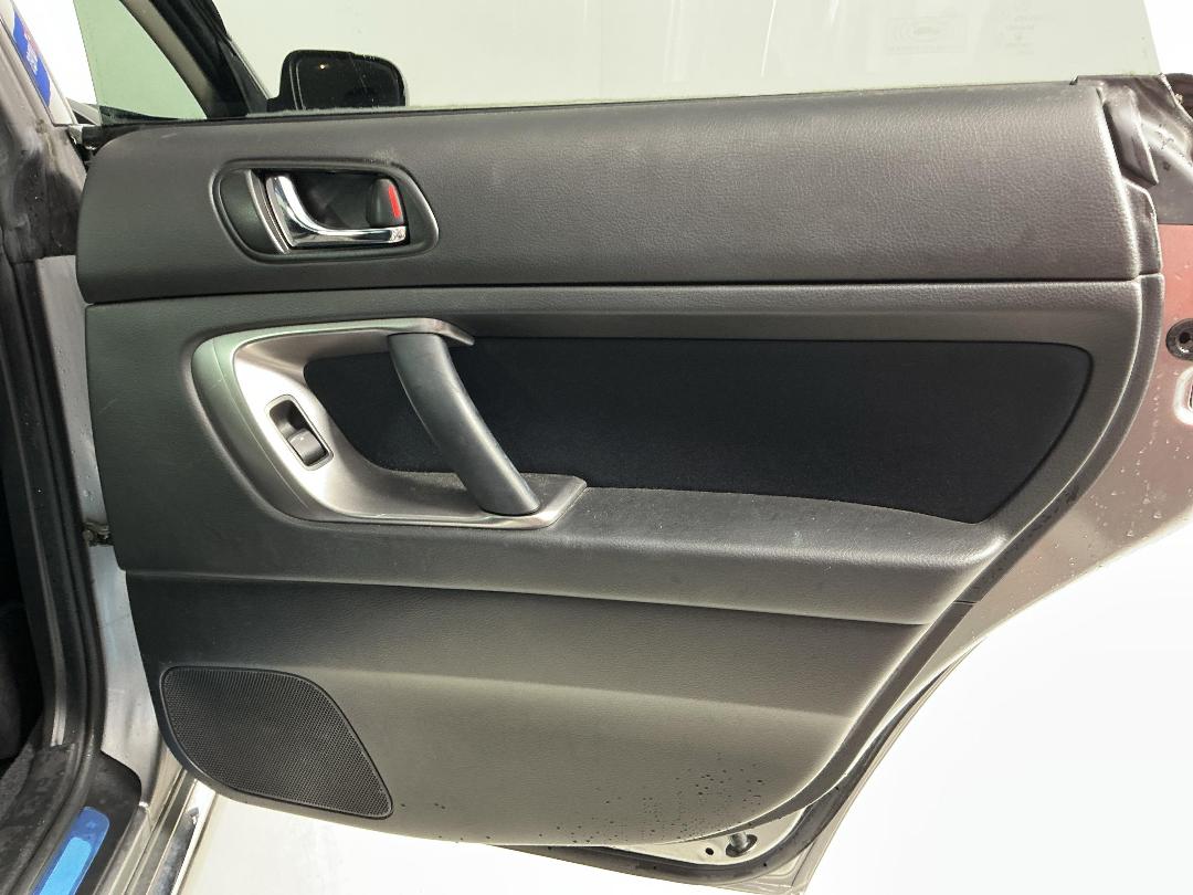 Photo '19' of Subaru Legacy