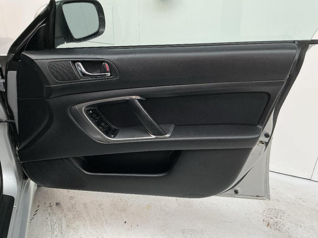 Photo '15' of Subaru Legacy