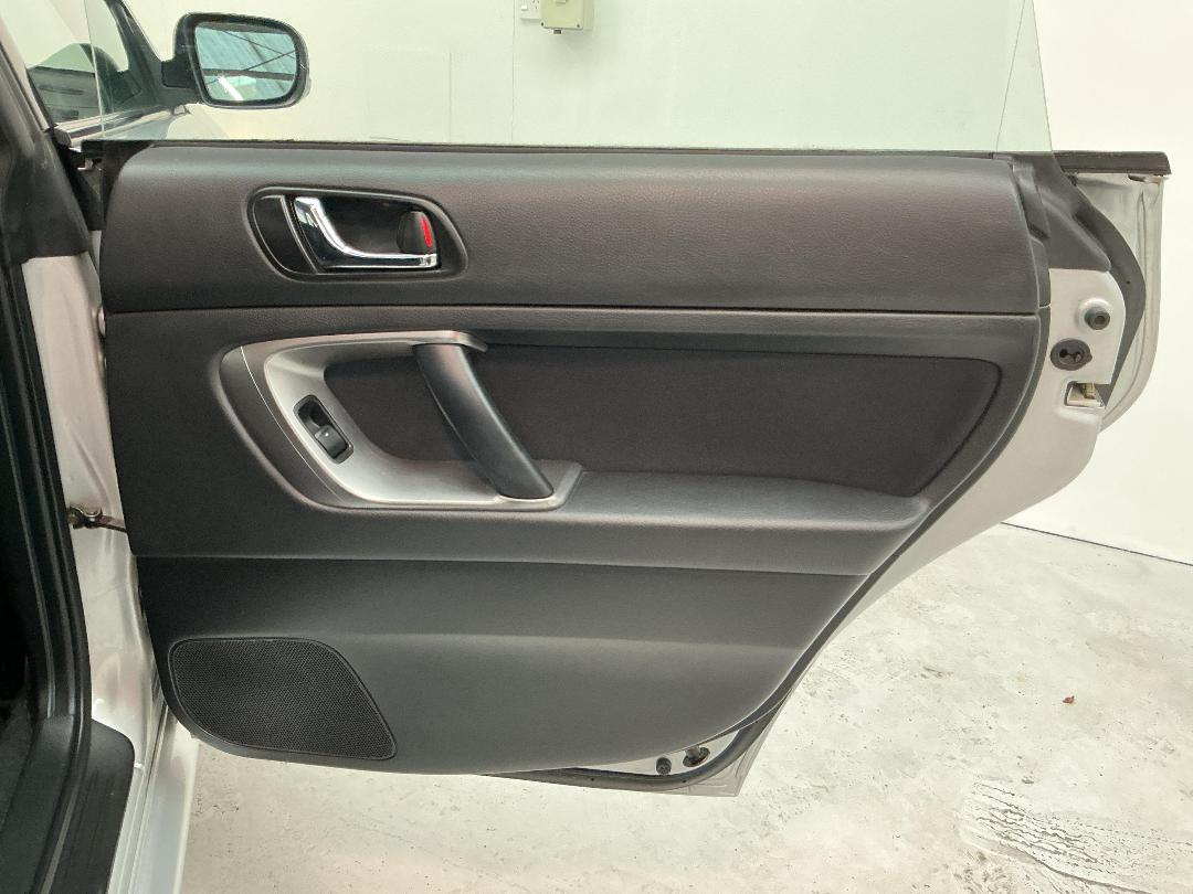 Photo '19' of Subaru Legacy