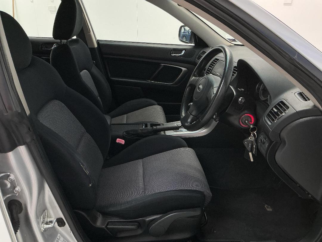 Photo '16' of Subaru Legacy