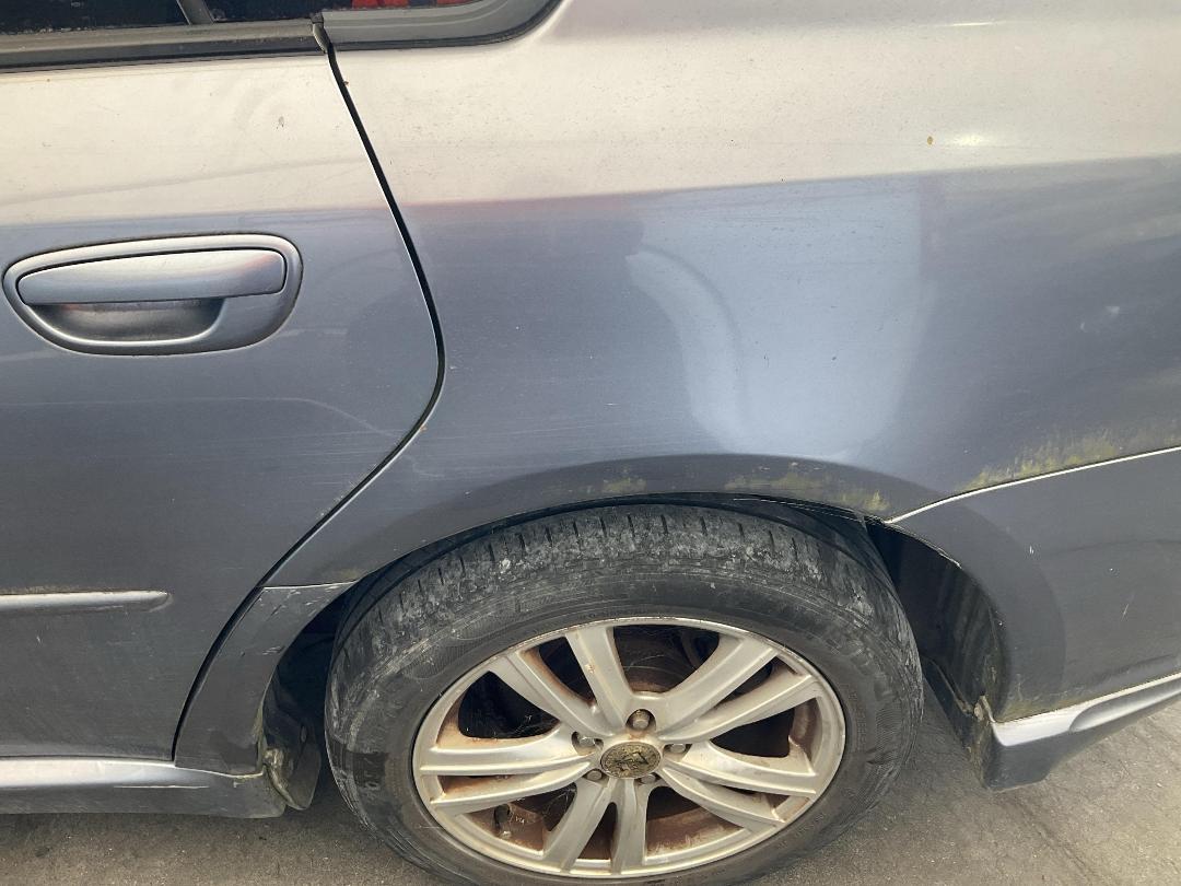 Photo '11' of Subaru Legacy