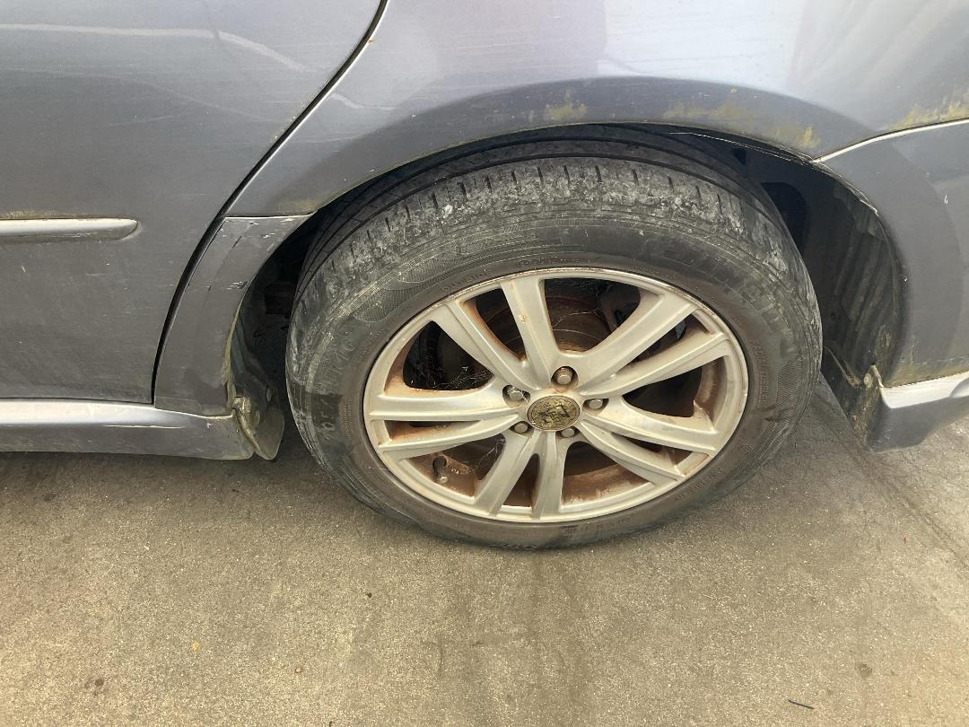 Photo '10' of Subaru Legacy