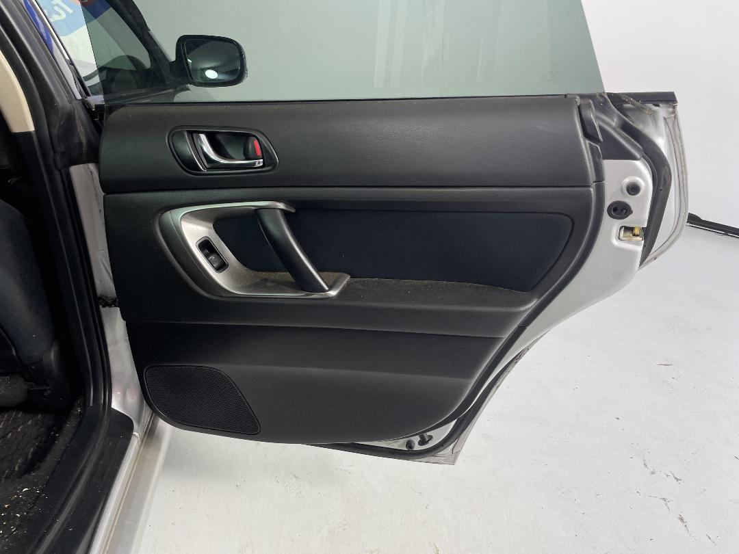 Photo '17' of Subaru Legacy