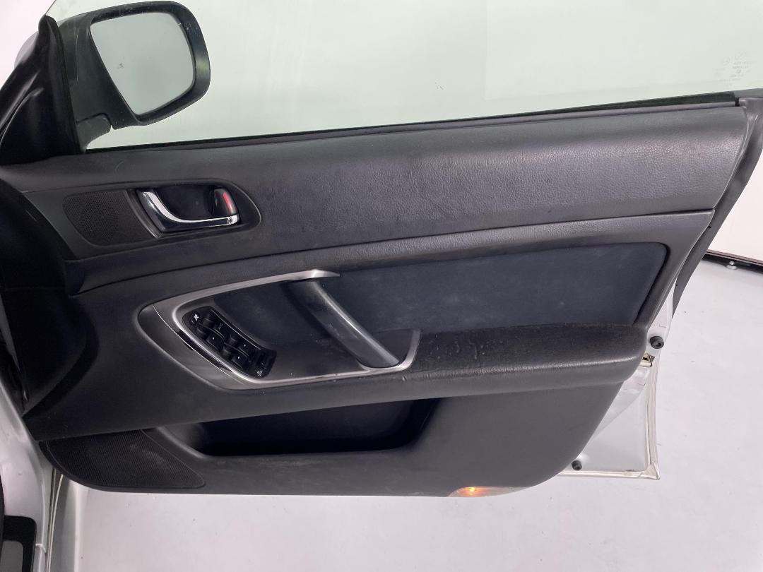 Photo '15' of Subaru Legacy