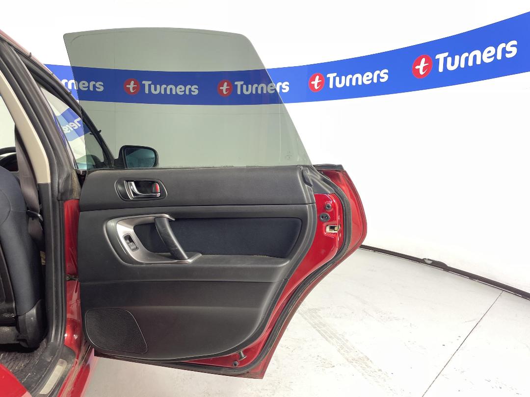 Photo '17' of Subaru Legacy