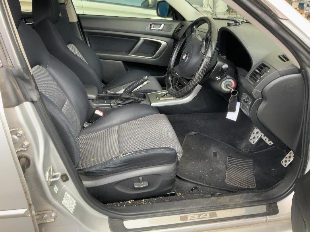 Photo '23' of Subaru Legacy