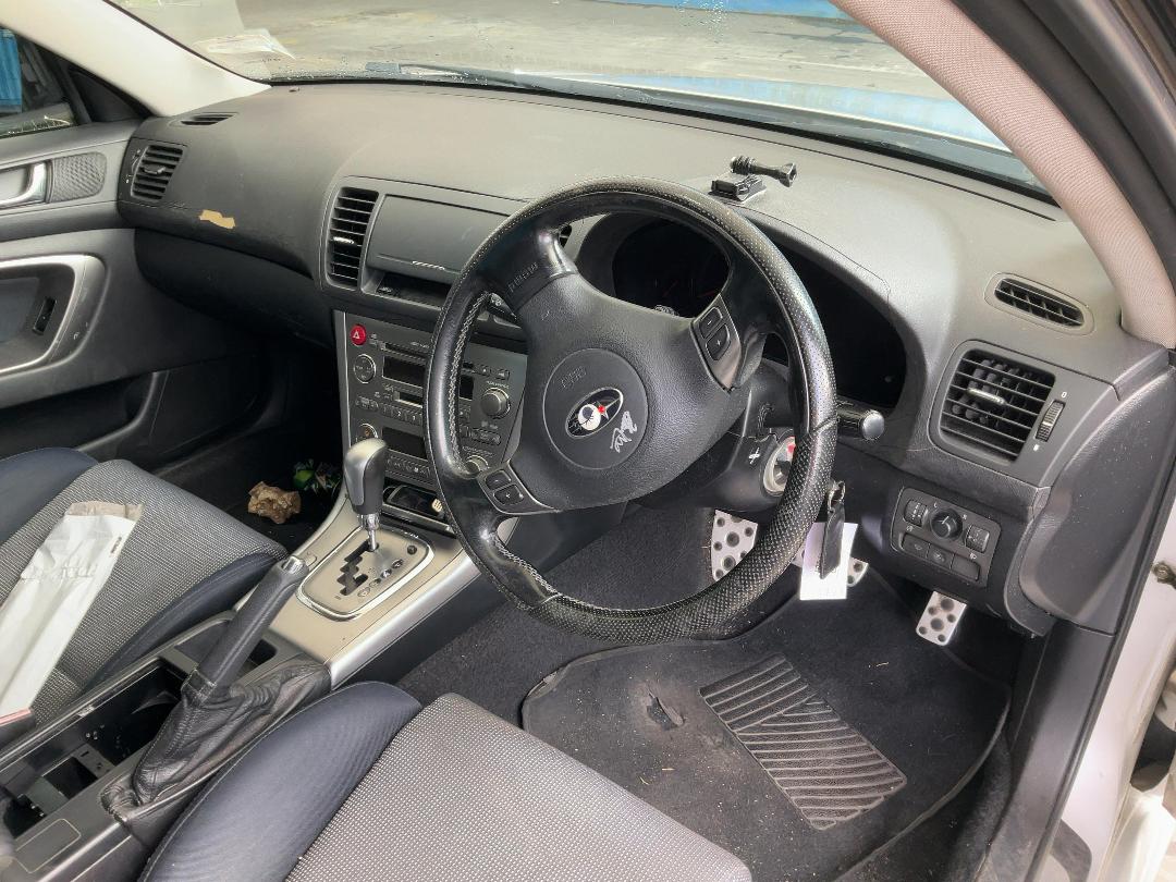 Photo '24' of Subaru Legacy