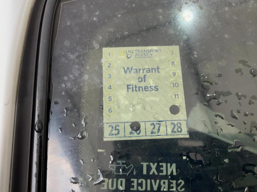 Photo '29' of Subaru Legacy