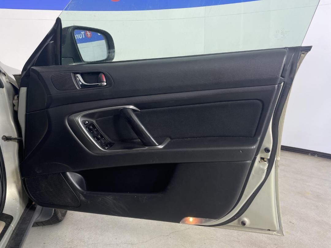 Photo '10' of Subaru Outback Photo '10' of Subaru Outback